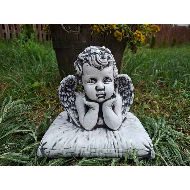 Betonová figurka Anděla na polštáři figurky na pomník, anděl figurky z betonu
