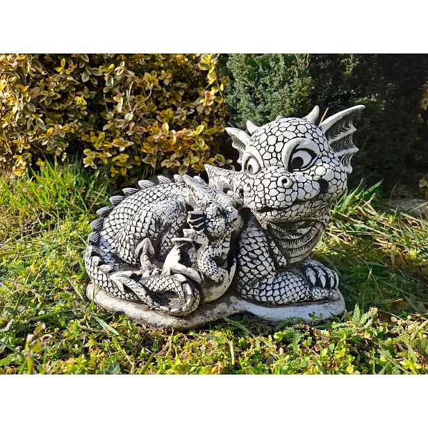 Betonová figurka Drak s malým dudlíkem, zahradní dekorace, figurka Draka