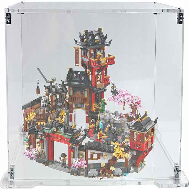 Vitrína s podstavcem pro stavebnici Lego 71861 Ninjago – Staré město – 15. výročí