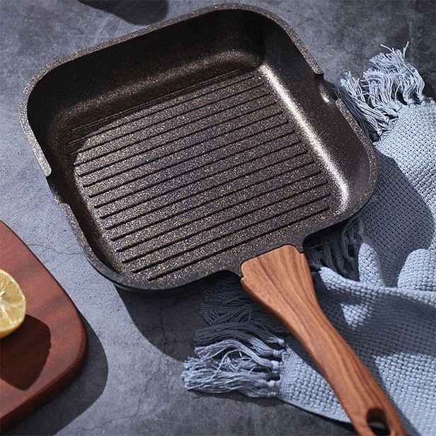 Čtvercová grilovací pánev na grilování masa ryby a zeleniny 28 cm