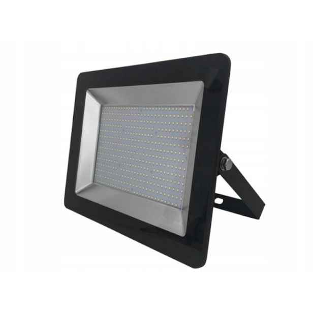 Výkonná Led venkovní lampa do garáže 200