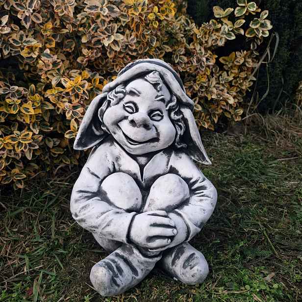Betonová figurka Skřítek Troll, dekorativní zahradní figurka