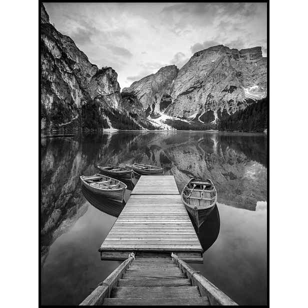 Plakát 70x100 loďky jezero krajina černobílá