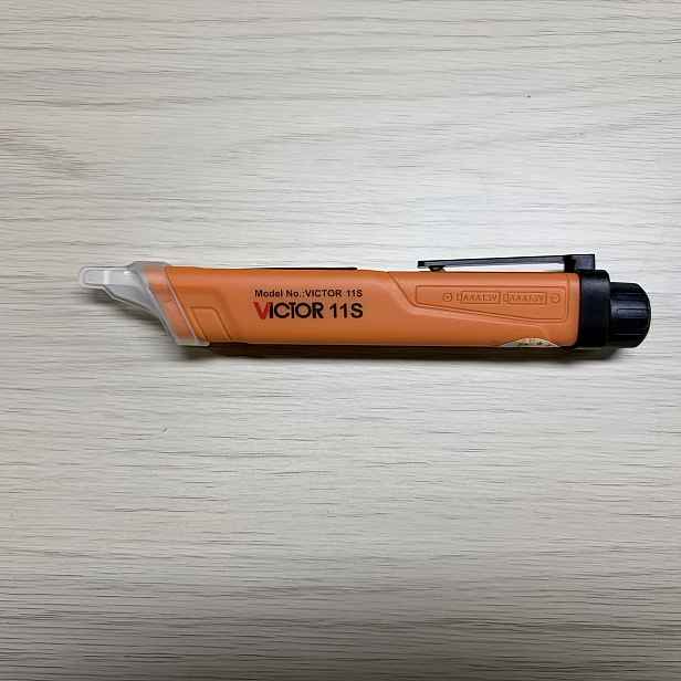 TEMU VICTOR Tester napětí - elektronický nástroj pro testování napětí od 24V do bez přímého kontaktu