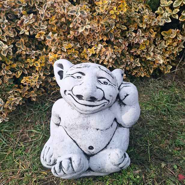 Betonová figurka Troll dekorativní zahradní figurky