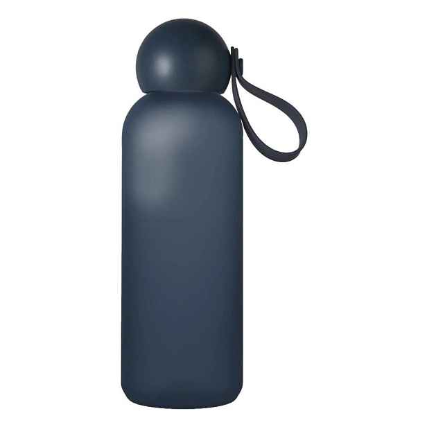 Tmavě modrá cestovní lahev z recyklovaného plastu 650 ml Tom – Sagaform