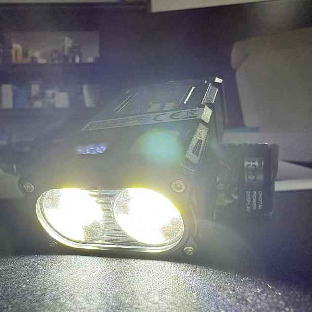 TEMU Multifunkční LED Svítilna, Přenosné COB Pracovní Světlo s Otočnou Hlavou, Včetně Kovové Spony a Magnetu, USB Dobíjecí, Vestavěná Vysojkapacitní