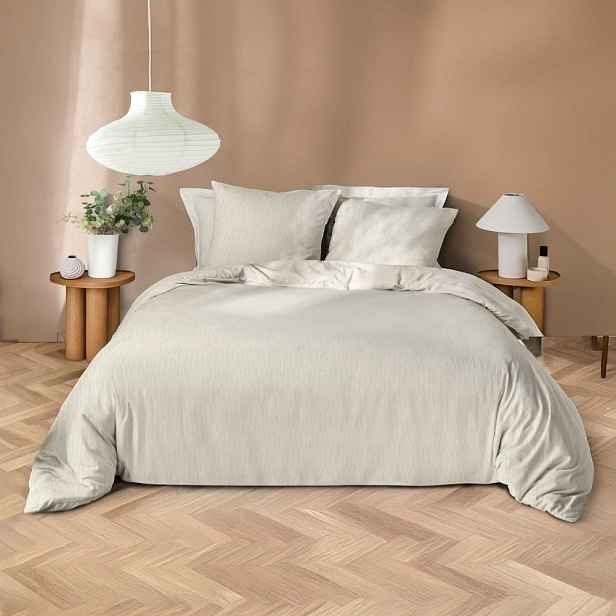 Béžové povlečení na dvoulůžko/prodloužené z mikrovlákna 240x220 cm Azura – douceur d'intérieur