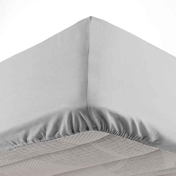 Světle šedé napínací prostěradlo z mikrovlákna 140x190 cm Oscar – douceur d'intérieur