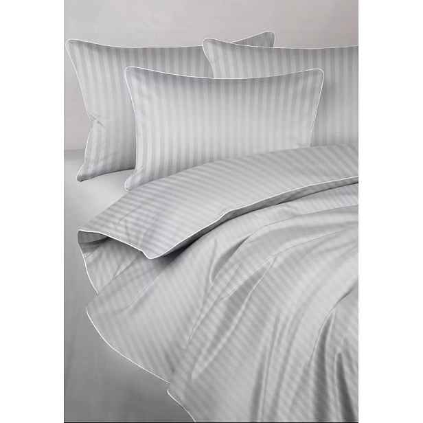 Světle šedé damašek Povlečení s bílým lemováním 220x200 Maro Home