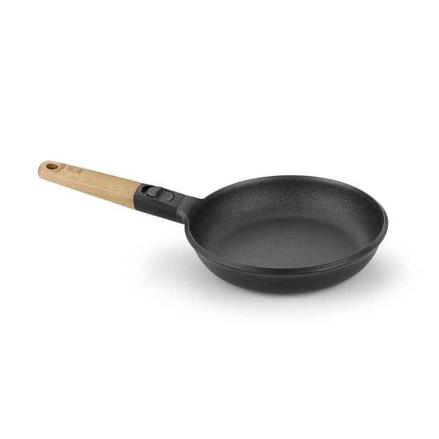 pánev d26cm MARKET, rukojeť přír.dřevo, litina