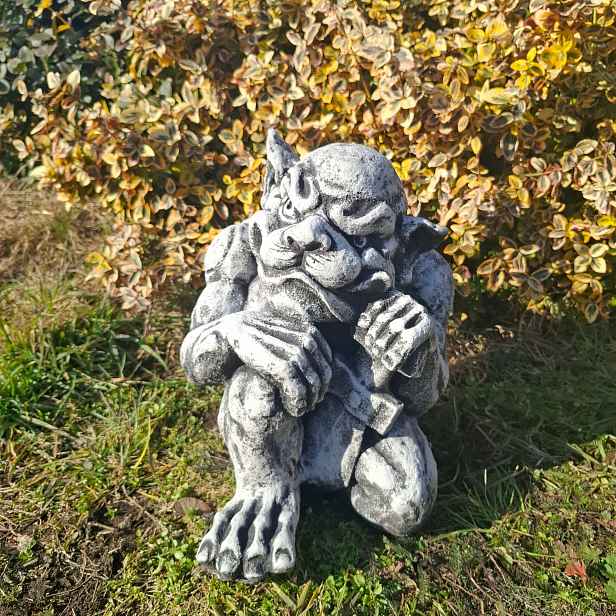 Betonová figurka Chrlič zahradní figurka chrliče