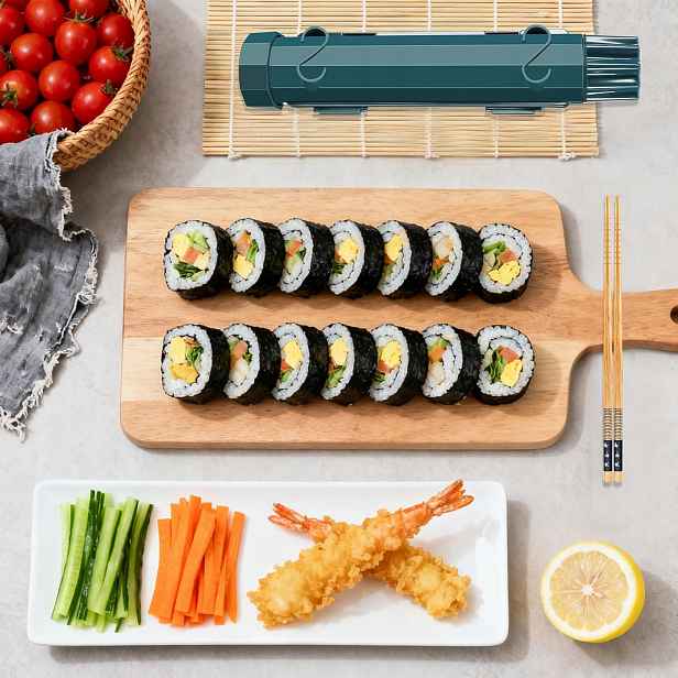 Formičky na sushi 4 díly, forma na rýži, bazooka, podložka, hůlky