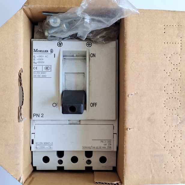 Vypínač Eaton Moeller PN2-200 3P 200A 690VAC