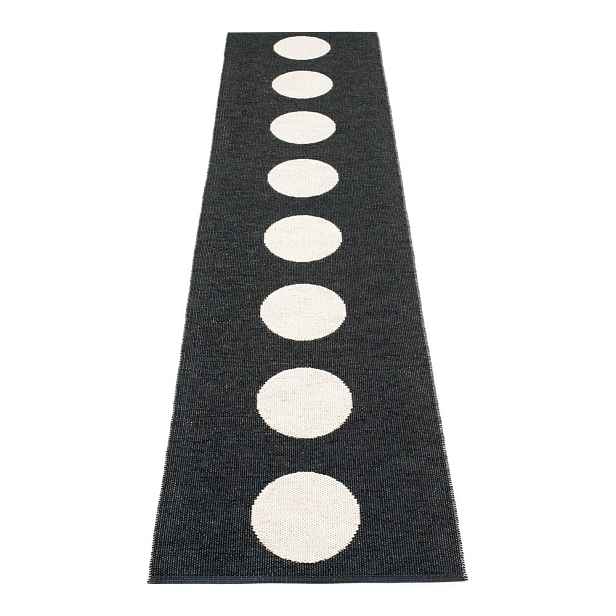 Černo-bílý vnitřní a venkovní běhoun 70x300 cm Vera Black – Pappelina