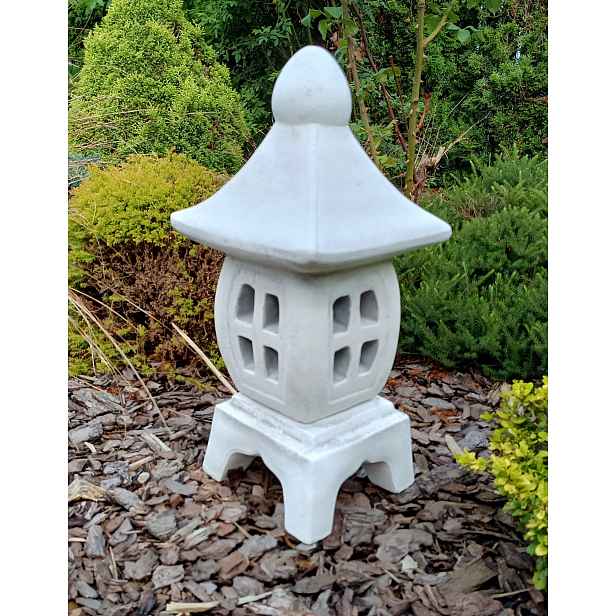 Pagoda „Iwanoue no ie“ – betonová ozdoba do zahrady – orientální styl