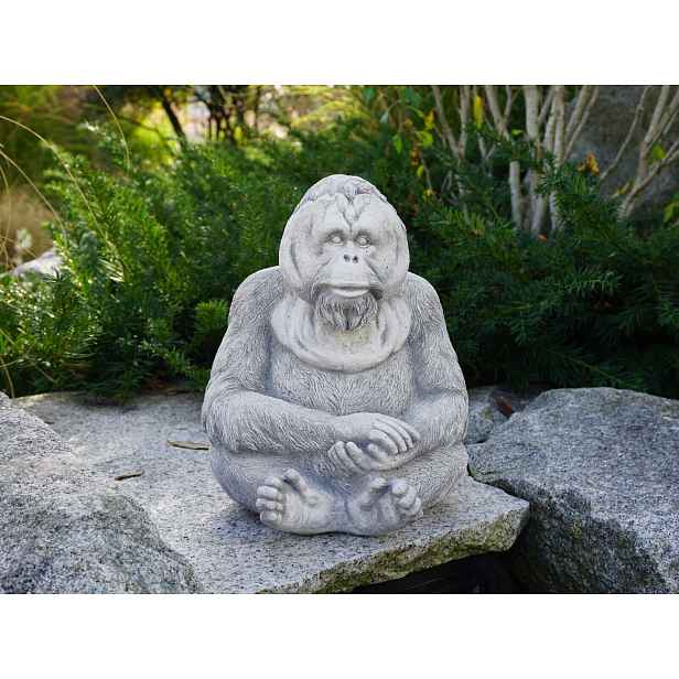 Zahradní figurka opice Orangutan sochy betonová figurka opice