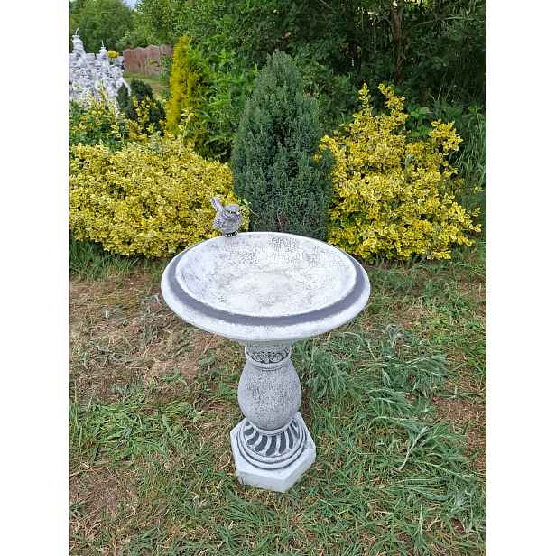 Betonová figurka Krmítko pro ptáky, vysoké zahradní figurky