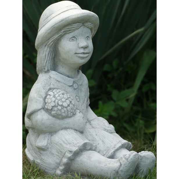 Betonová figurka Dívka, betonová socha, ozdoba do zahrady