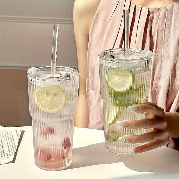 TEMU 2 ks Skleněné Poháry s Víčky a Brčky - Pouze Ruční Mytí, 600 ml/21 oz Opakovaně Použitelné Skleněné Poháry, Vhodné pro Ledovou Kávu, Smoothie,