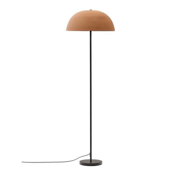 Stojací lampa v terakotové barvě s kovovým stínidlem (výška 140 cm) Nibla – Kave Home