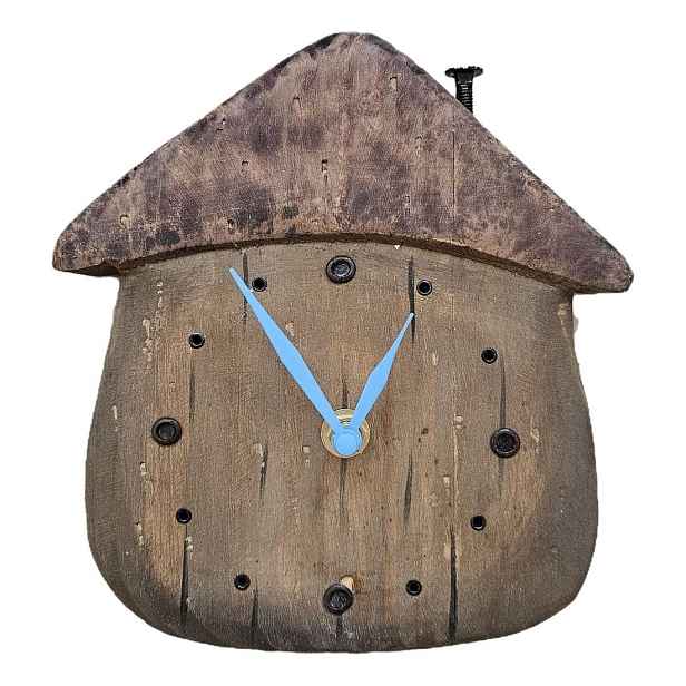 Dřevěné stolní hodiny ve tvaru domku - 18*5*19 cm / 1*AA Clayre & Eef