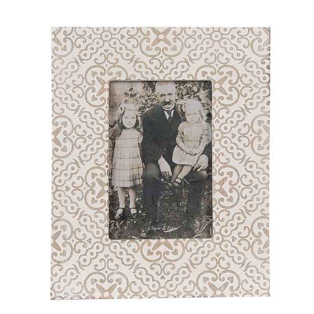 Bílo-hnědý dřevěný fotorámeček s ornamenty - 19*1*24 cm / 10*15 cm Clayre & Eef
