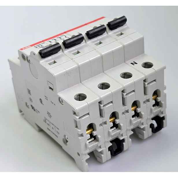 Nadproudový spínač Abb S203P-K6 Na 3P+N 6A 25kA