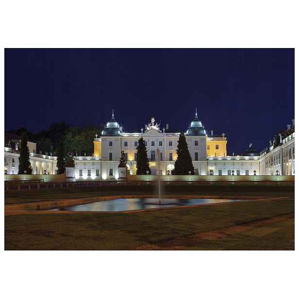 Fototapeta Palác Branických v noci fontána podsvícená 416x290 lepidlo
