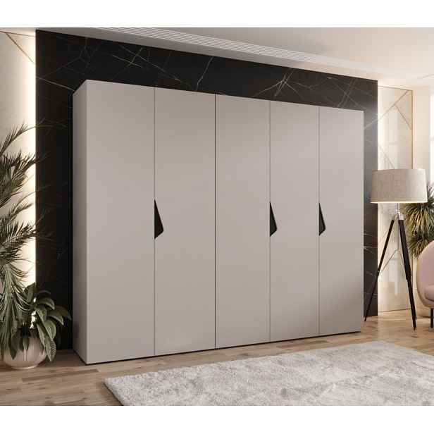 Široká šatní skříň 250 cm AMARIS 1 - kašmír / černé úchyty