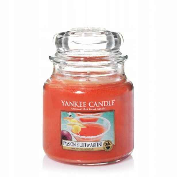 Passion Fruit Martini Yankee Candle – střední vonná svíčka