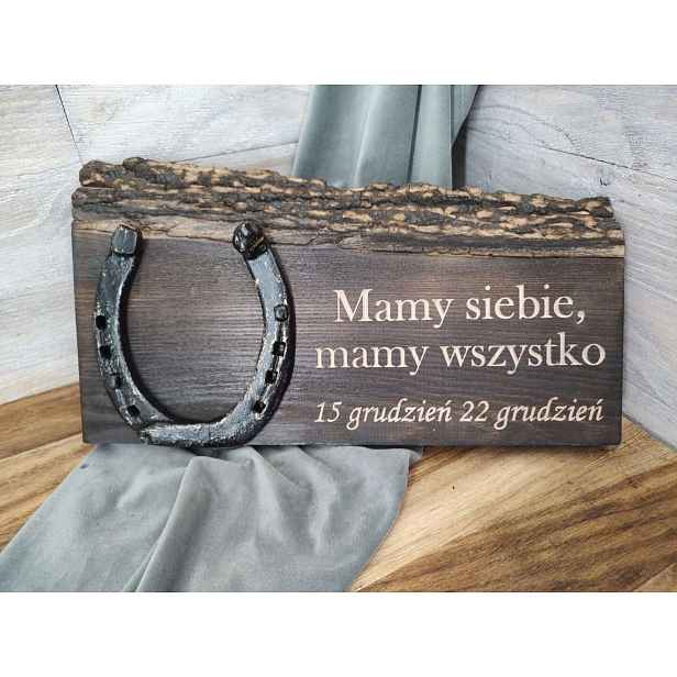 Dárek podkovy pro učitele policejního kněze
