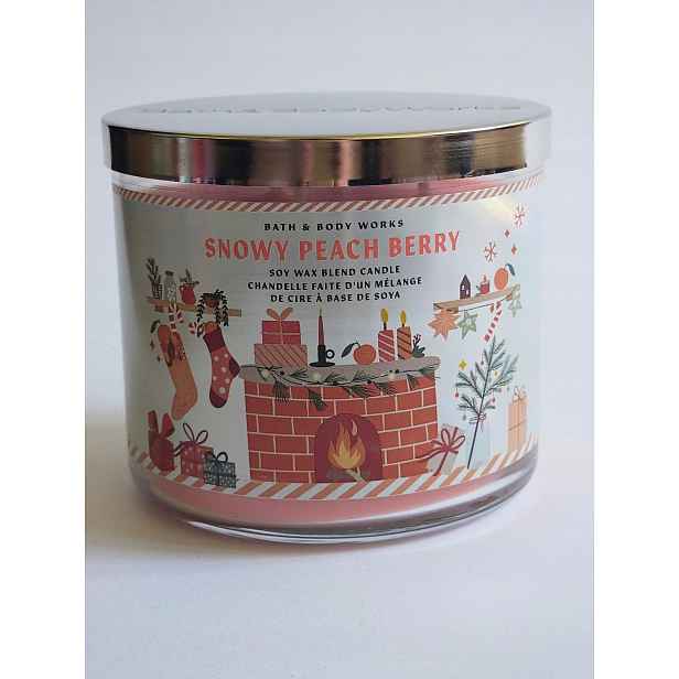Bath & Body Works Snowy Peach Berry vonná svíčka (3 knoty) 411 g