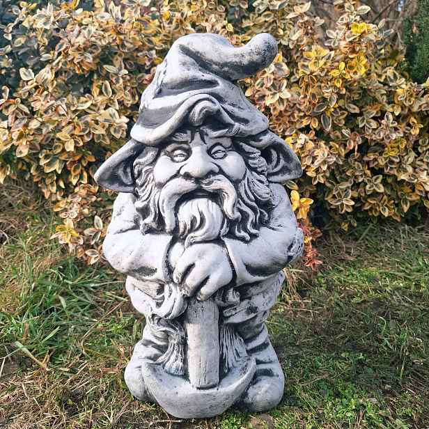 Betonová figurka Skřítek s krumpáčem Trpaslík Troll dekorativní zahradní figurka