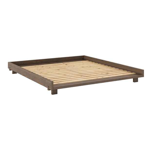 Hnědá dvoulůžková postel z borovicového dřeva s roštem 180x200 cm Social – Karup Design