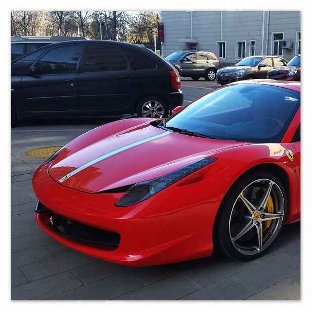 Plakáty 140x140 Červené Ferrari