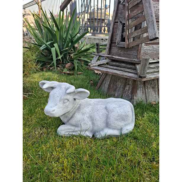 Betonová figurka Kráva ležící zahradní figurky Krávy