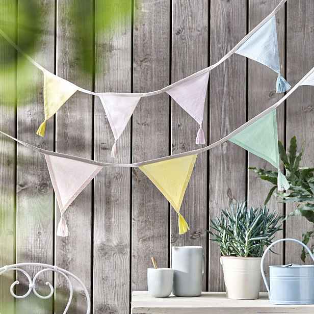 Butlers MIDSOMMAR Girlanda s třásněmi 400 cm - barevná