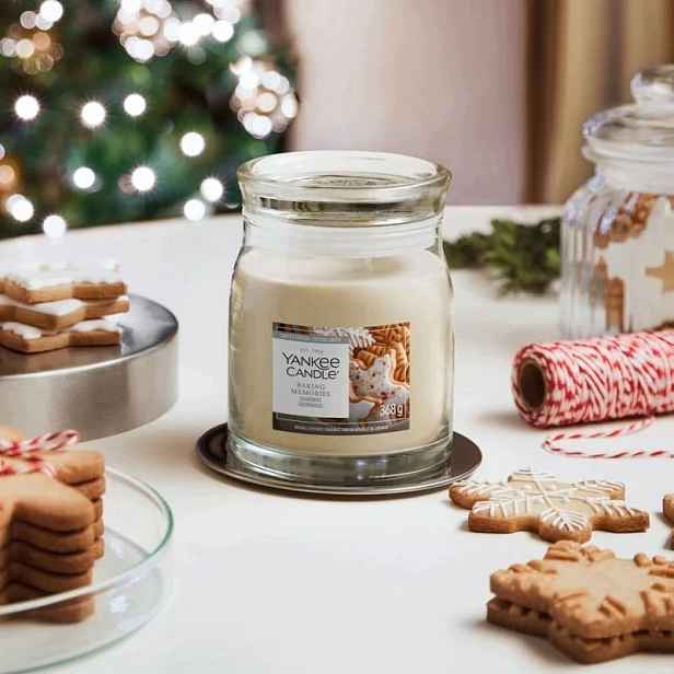 Střední svíčka Signature Baking Memories Yankee Candle