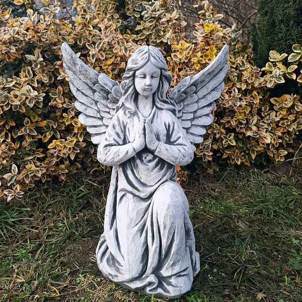 Betonová figurka Anděl modlící se anděl náboženské postavy