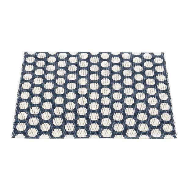 Tmavě modrý vnitřní a venkovní koberec 70x50 cm Noa Dark Blue – Pappelina