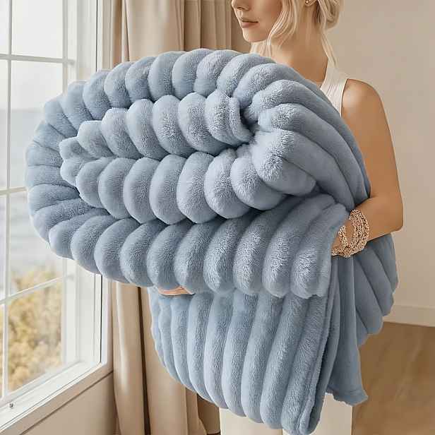 TEMU Měkká z umělé králičí kožešiny, šetrná k pokožce, celoroční pohodlí. Stylový pruhovaný design vhodný na pohovky, cestování, kempování do