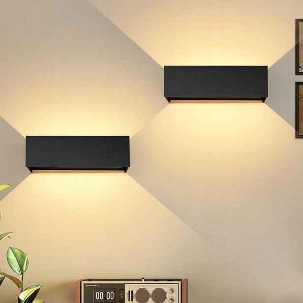 Zahradní lampy Kingwen 2 ks 30W černé IP65 3000K s nastavitelným úhlem