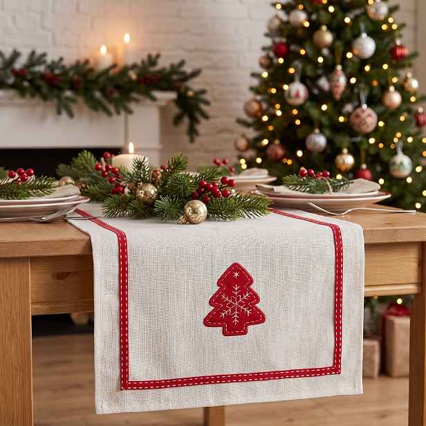 Vánoční běhoun na stůl BOXING DAY - motiv stromeček 35x180 cm