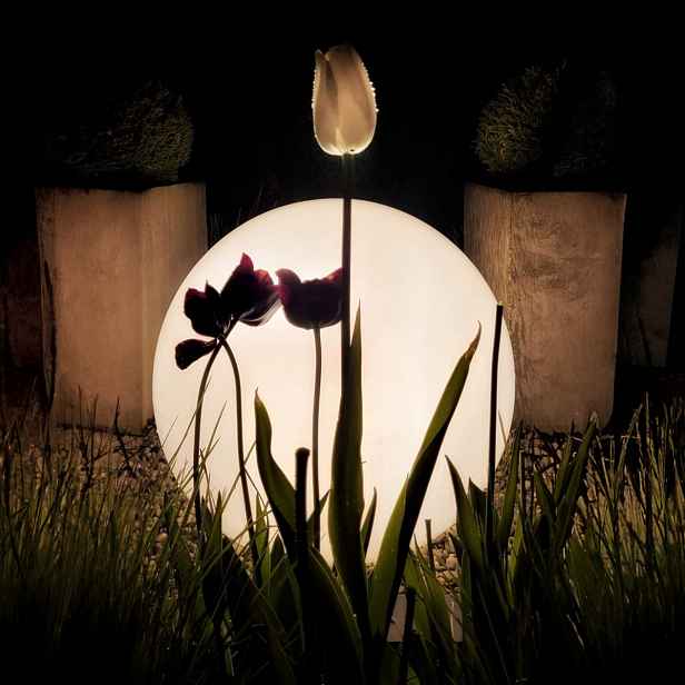 Stojací lampa venkovní zahradní koule bílá 30 cm osvětlovací Eko-light