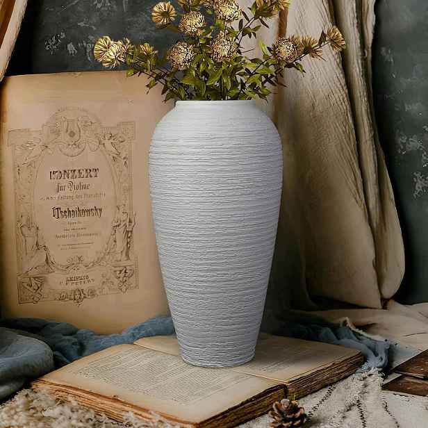 Bílá rustikální keramická váza o výšce 34 cm, kulatý ve stylu vintage
