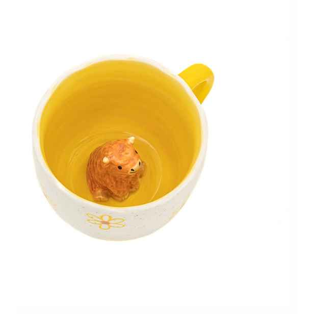 Žlutý/krémový porcelánový hrnek 350 ml Surprise Highland Cow – Sass & Belle