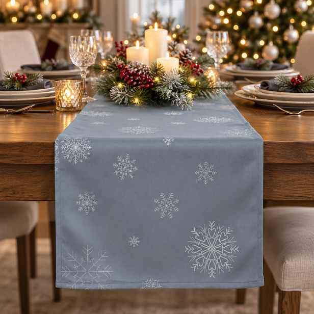 Vánoční běhoun na stůl SNOWFLAKE světle modrá 40x140 cm