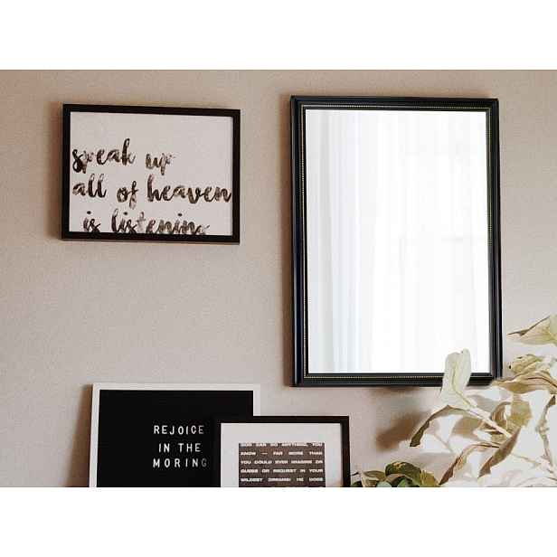 Nástěnné zrcadlo Nadine 34x45 cm, černo-zlaté, perlový dekor