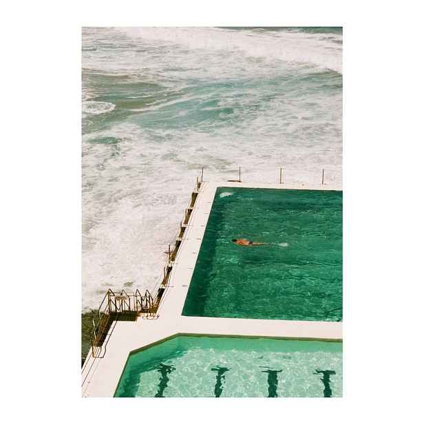 Plakát 30x40 cm Bondi Icebergs – Anna Pihan – The Poster Club